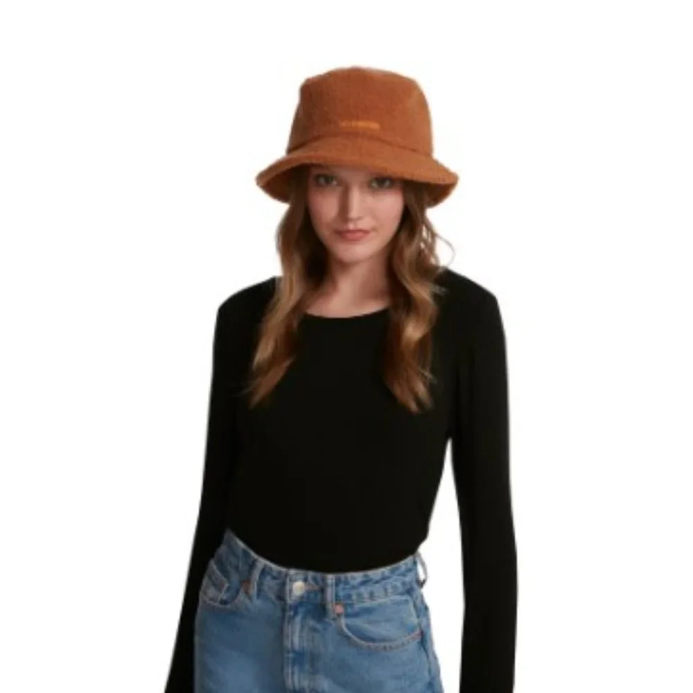 Steve Madden Logo Plate Brushed Bucket Hat OSFM Off white Gray Tan Plaid